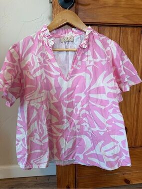 SOFIA Made in Italy Pink and White Abstract Print Ruffle V-Neck puff sleeve top